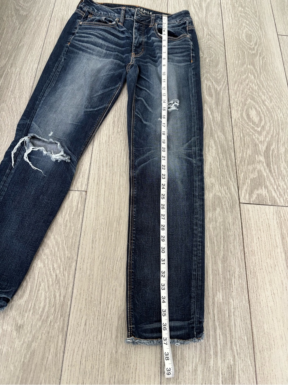 American Eagle Denim Jeans Tomgirl size 2 regular in distressed dark wash. EUC. - Picture 8 of 8